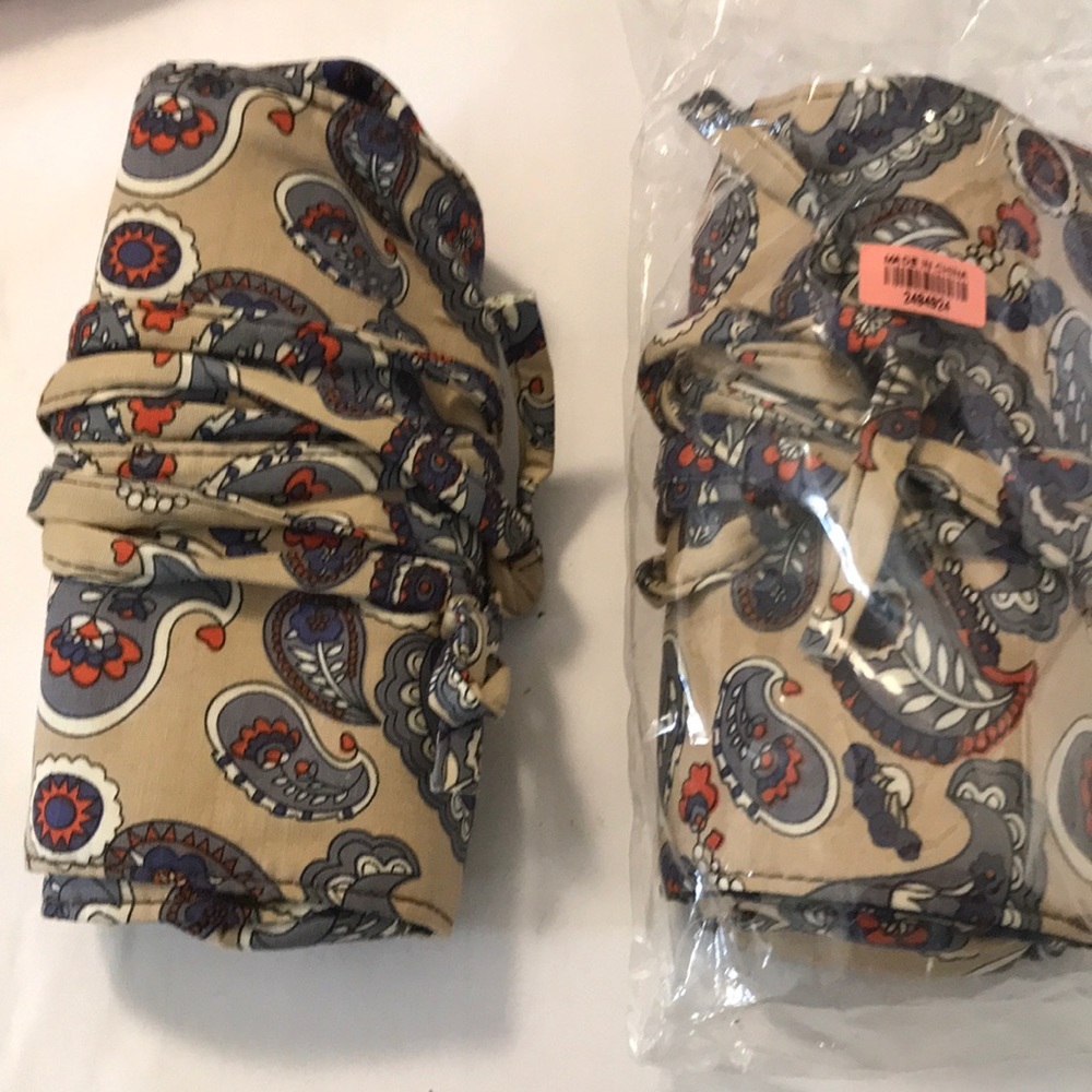 💐2/$20  Two Paisley cosmetic or jewelry totes